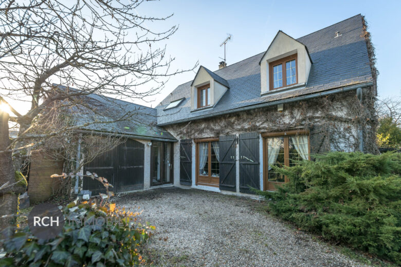 Photos du bien : Exclusivité – Gambais – Maison familiale en coeur de village avec commerces et écoles à pied