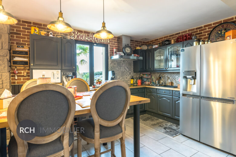 Photos du bien : Gambais – Maison familiale en parfait état avec piscine et salon d’été