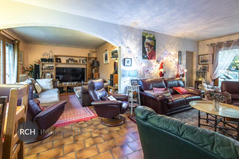 Photos du bien : Exclusivité – Gambais – Maison familiale en coeur de village avec commerces et écoles à pied