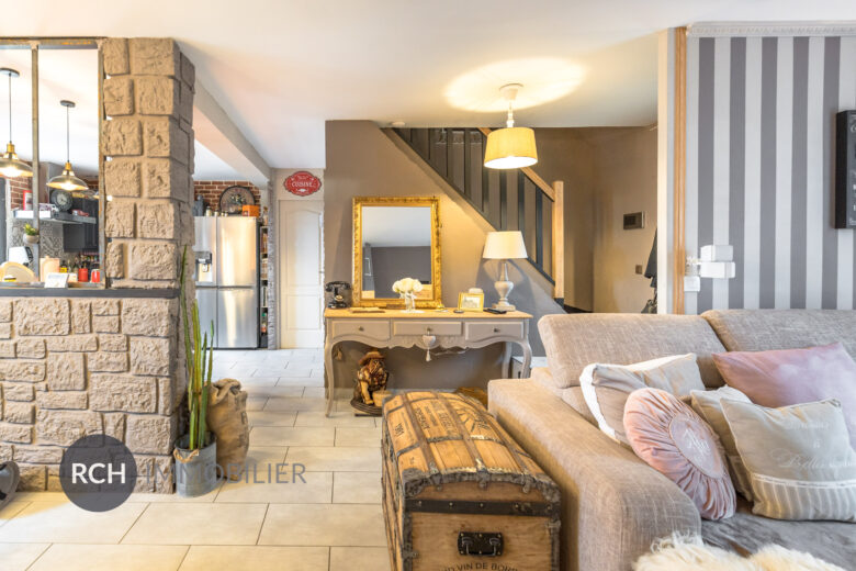 Photos du bien : Gambais – Maison familiale en parfait état avec piscine et salon d’été