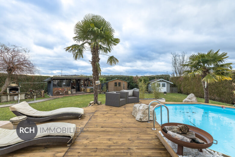 Photos du bien : Gambais – Maison familiale en parfait état avec piscine et salon d’été