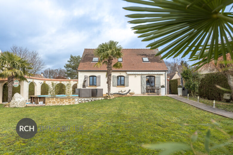 Photos du bien : Gambais – Maison familiale en parfait état avec piscine et salon d’été