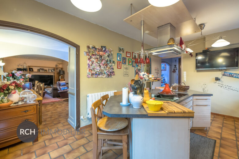 Photos du bien : Exclusivité – Gambais – Maison familiale en coeur de village avec commerces et écoles à pied