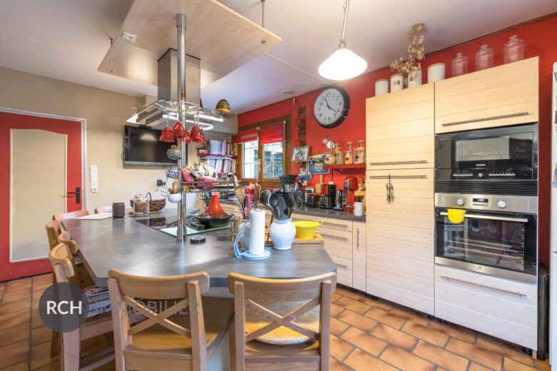 Photos du bien : Exclusivité – Gambais – Maison familiale en coeur de village avec commerces et écoles à pied