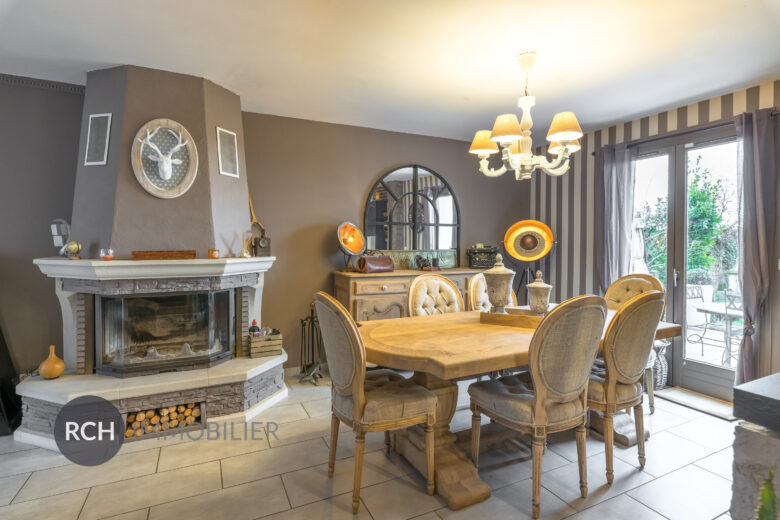 Photos du bien : Gambais – Maison familiale en parfait état avec piscine et salon d’été