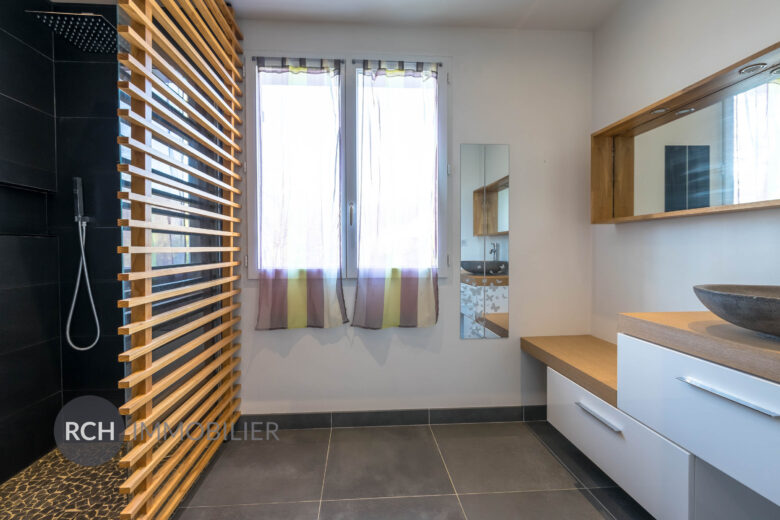 Photos du bien : Gambais – Maison entièrement rénovée dans un environnement calme et boisé