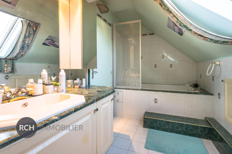 Photos du bien : Exclusivité – Houdan – Maison dans un quartier calme avec toutes commodités à pied