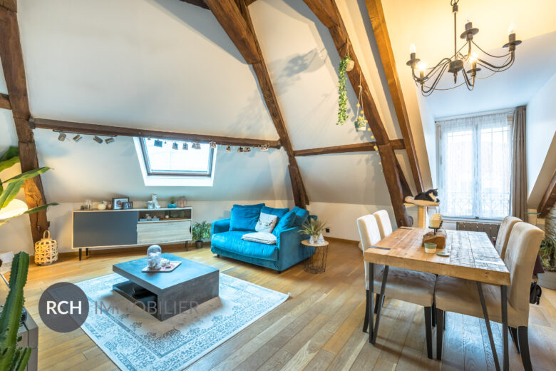Photos du bien : Jouars-Pontchartrain Centre – Appartement de charme entièrement rénové de 4 pièces en plein coeur de ville