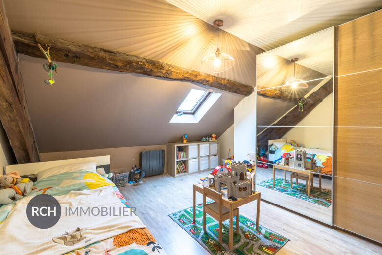 Photos du bien : Jouars-Pontchartrain Centre – Appartement de charme entièrement rénové de 4 pièces en plein coeur de ville
