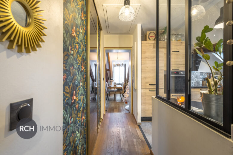 Photos du bien : Jouars-Pontchartrain Centre – Appartement de charme entièrement rénové de 4 pièces en plein coeur de ville
