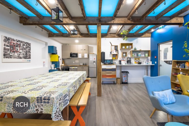 Photos du bien : Seul mandataire – Méré – Espaces de Coworking – Proximité directe gare Montfort l’Amaury et N12