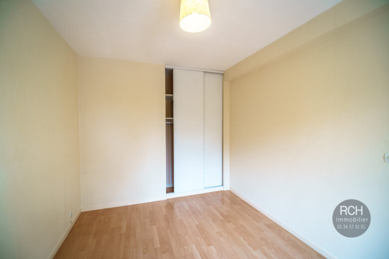 Photos du bien : Exclusivité – Montfort l’Amaury – Appartement 2 pièces de 41 m² avec balcon et place de stationnement