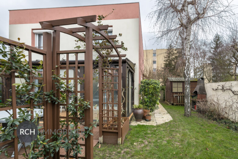 Photos du bien : Elancourt – Maison au sein d’une résidence familiale avec toutes commodités à pieds