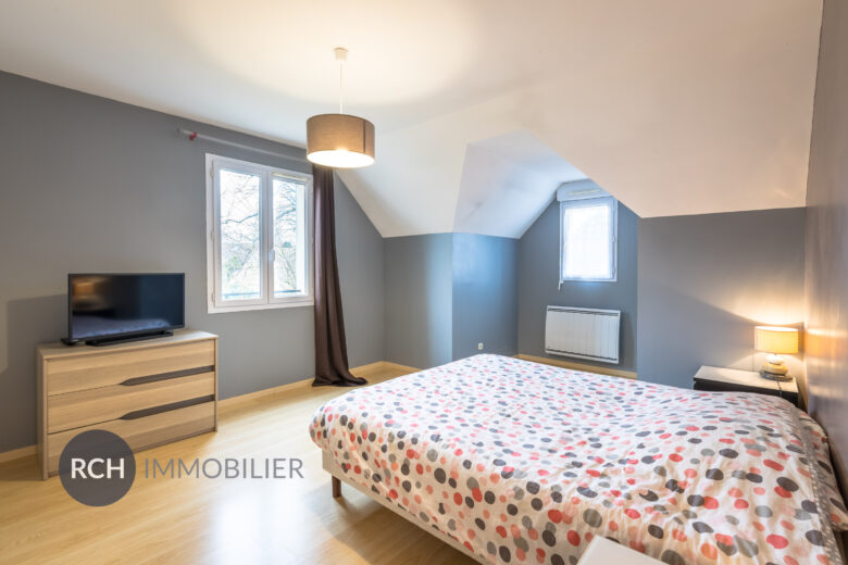 Photos du bien : Gambais – Maison familiale en coeur de village avec écoles et commerces à pied