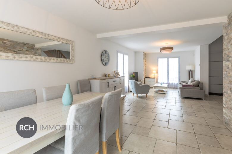 Photos du bien : Gambais – Maison familiale en coeur de village avec écoles et commerces à pied