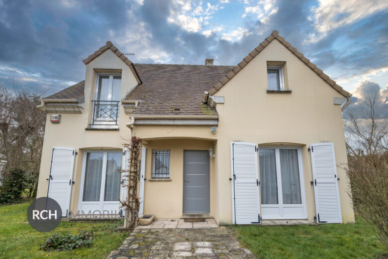 Photos du bien : Gambais – Maison familiale en coeur de village avec écoles et commerces à pied