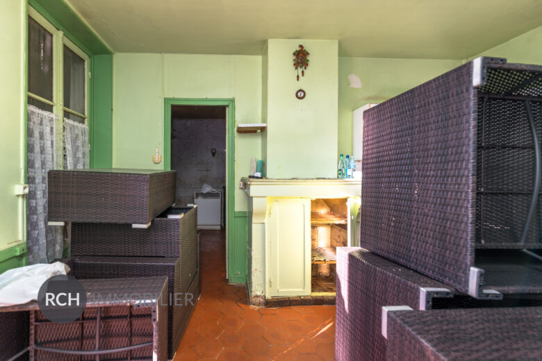 Photos du bien : Les Bréviaires – Maisonnette à rénover en coeur de village avec commerce et école