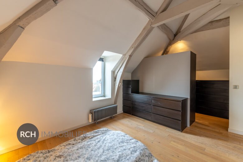 Photos du bien : Neauphle-le-Château – Centre historique – Très bel appartement au dernier étage entièrement rénové avec grande terrasse et vue panoramique