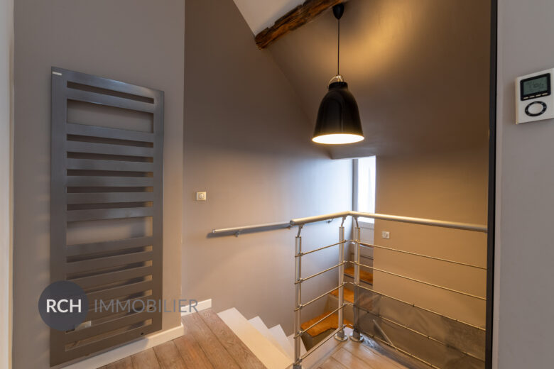 Photos du bien : Neauphle-le-Château – Centre historique – Très bel appartement au dernier étage entièrement rénové avec grande terrasse et vue panoramique