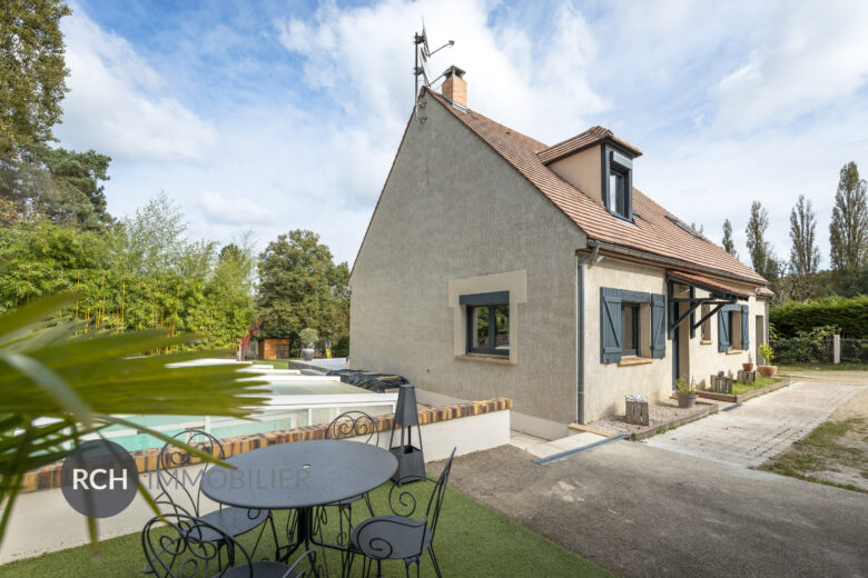 Photos du bien : Saint-Léger-en-Yvelines – Maison familiale rénovée avec piscine