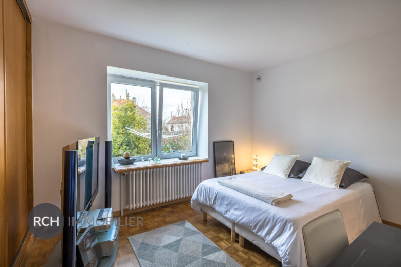 Photos du bien : Le Perray-en-Yvelines – Belle maison en parfait état avec tous commerces et écoles à pied