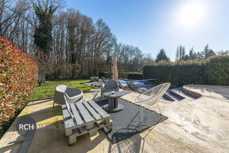 Photos du bien : Montfort-l’Amaury – Jolie maison familiale avec piscine et accès forêt