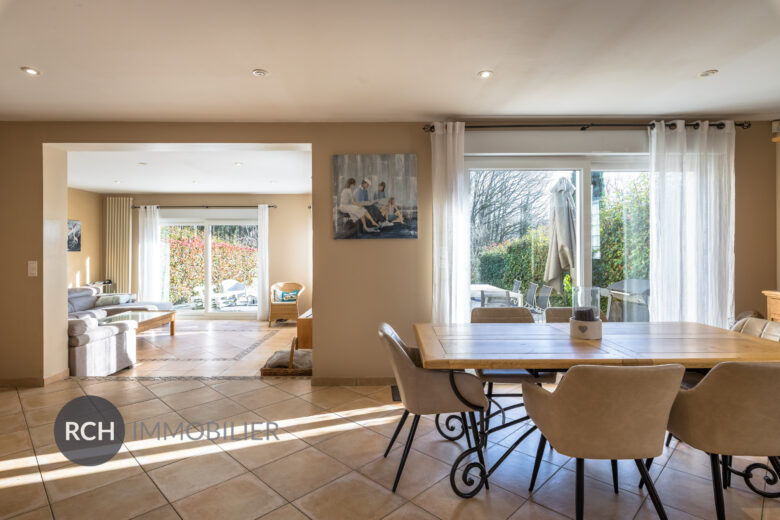 Photos du bien : Montfort-l’Amaury – Jolie maison familiale avec piscine et accès forêt