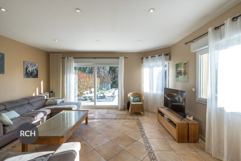 Photos du bien : Montfort-l’Amaury – Jolie maison familiale avec piscine et accès forêt