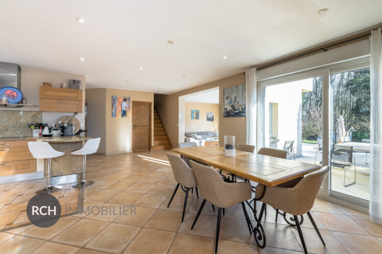 Photos du bien : Montfort-l’Amaury – Jolie maison familiale avec piscine et accès forêt