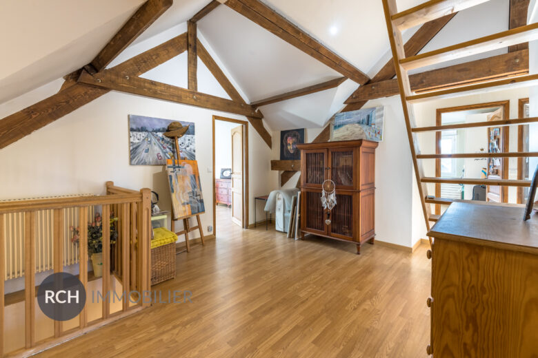 Photos du bien : Montfort-l’Amaury – Jolie maison familiale avec piscine et accès forêt