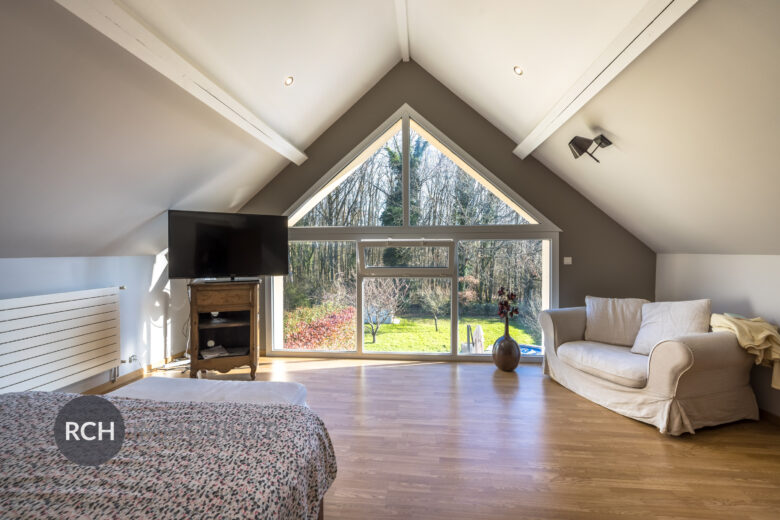 Photos du bien : Montfort-l’Amaury – Jolie maison familiale avec piscine et accès forêt