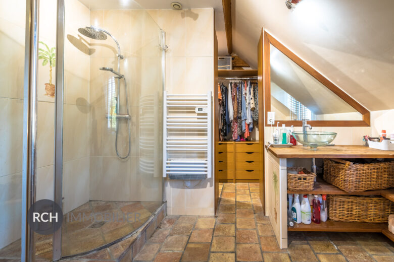 Photos du bien : Montfort-l’Amaury – Jolie maison familiale avec piscine et accès forêt