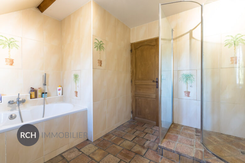 Photos du bien : Montfort-l’Amaury – Jolie maison familiale avec piscine et accès forêt