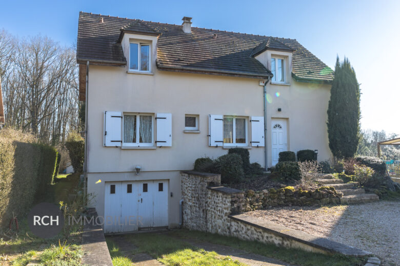 Photos du bien : Montfort-l’Amaury – Jolie maison familiale avec piscine et accès forêt