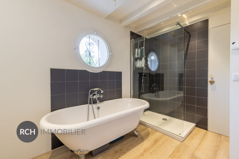 Photos du bien : Bazainville – Maison plain-pied en parfait état avec piscine couverte