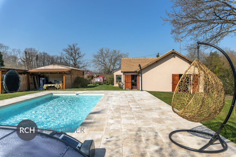 Photos du bien : Bazainville – Maison plain-pied en parfait état avec piscine couverte