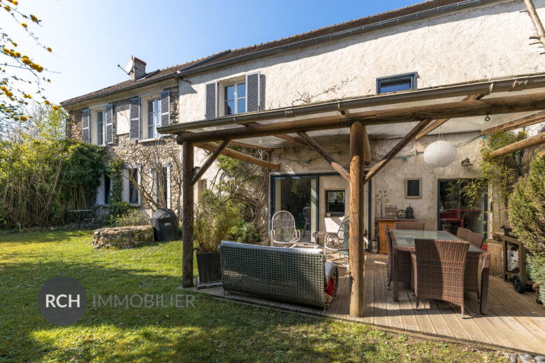 Photos du bien : Hargeville – Très belle maison ancienne rénovée avec piscine chauffée