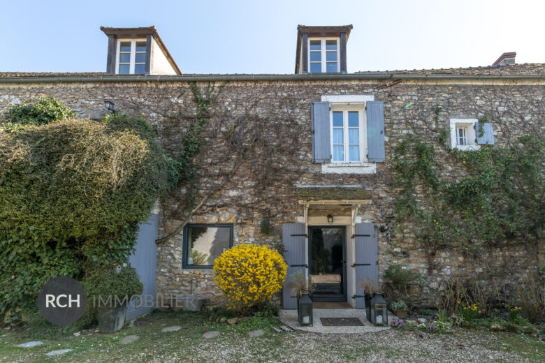 Photos du bien : Hargeville – Très belle maison ancienne rénovée avec piscine chauffée