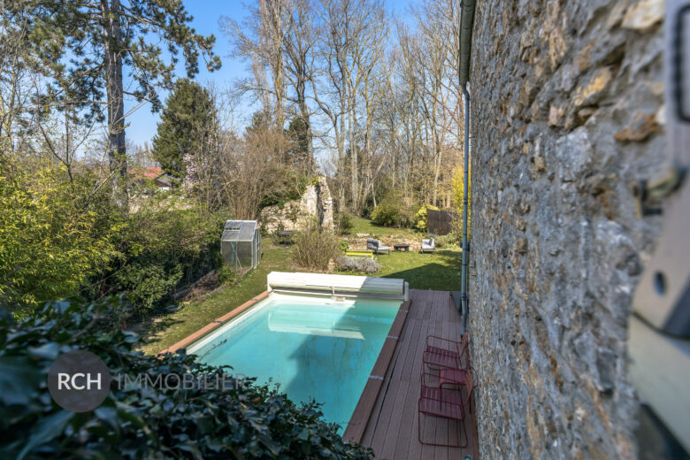 Photos du bien : Hargeville – Très belle maison ancienne rénovée avec piscine chauffée