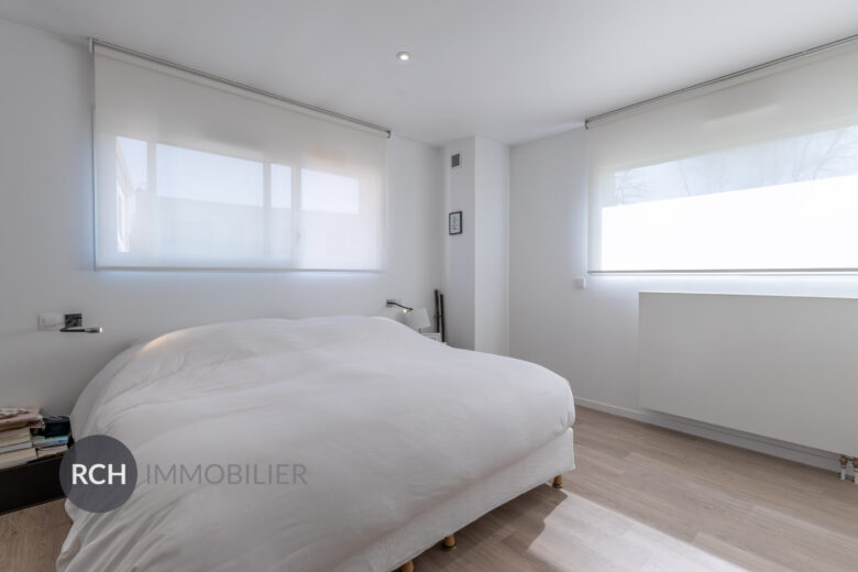 Photos du bien : Jouars-Pontchartrain – Belle maison moderne sur un magnifique terrain paysagé