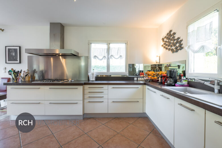 Photos du bien : Jouars-Pontchartrain – Maison contemporaine familiale en parfait état