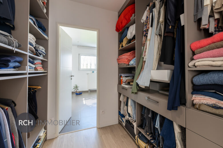 Photos du bien : Jouars-Pontchartrain – Belle maison moderne sur un magnifique terrain paysagé
