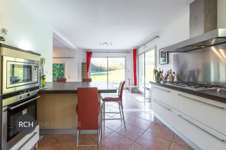 Photos du bien : Jouars-Pontchartrain – Maison contemporaine familiale en parfait état