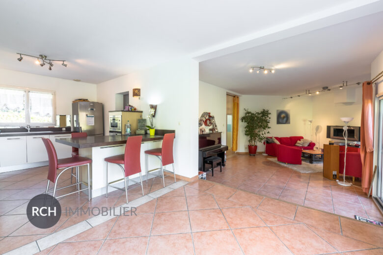 Photos du bien : Jouars-Pontchartrain – Maison contemporaine familiale en parfait état