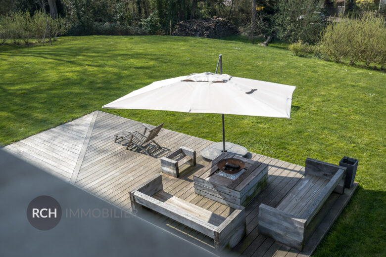 Photos du bien : Jouars-Pontchartrain – Belle maison moderne sur un magnifique terrain paysagé