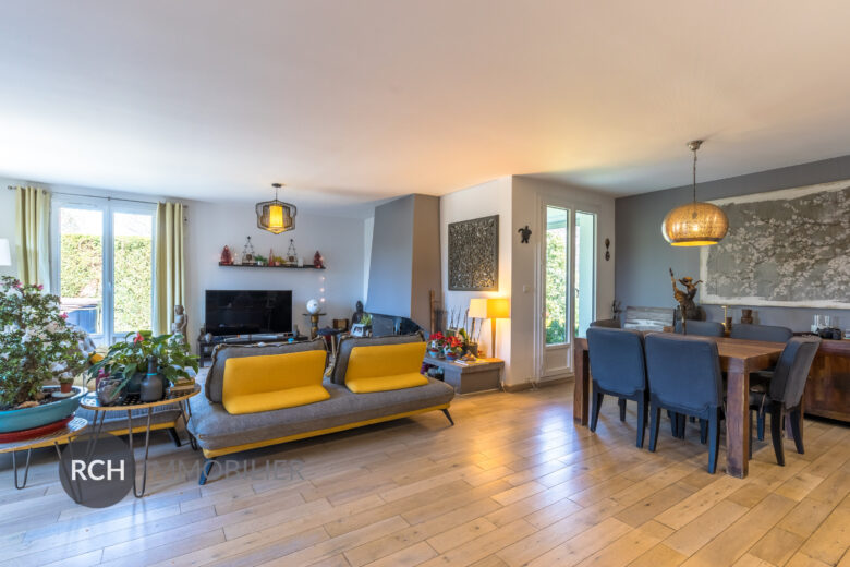 Photos du bien : Exclusivité – Maurepas – Les Louveries – Maison familiale en parfait état dans un quartier recherché