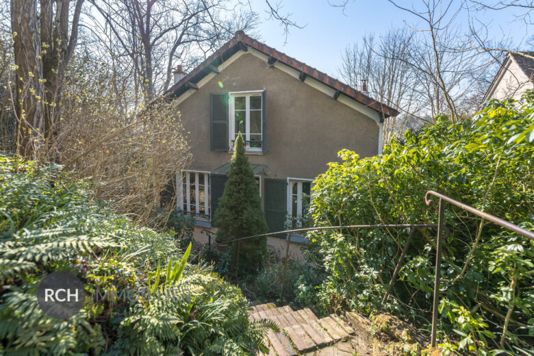 Photos du bien : Montfort-l’Amaury – Charmante maison des années 30 avec vue dégagée