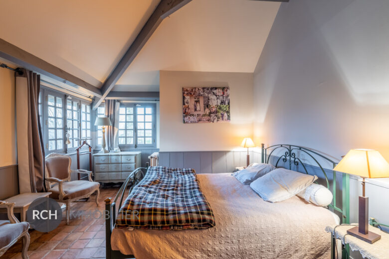 Photos du bien : Montfort l’Amaury Centre – Magnifique propriété historique en parfait état avec piscine et pool house en coeur de village