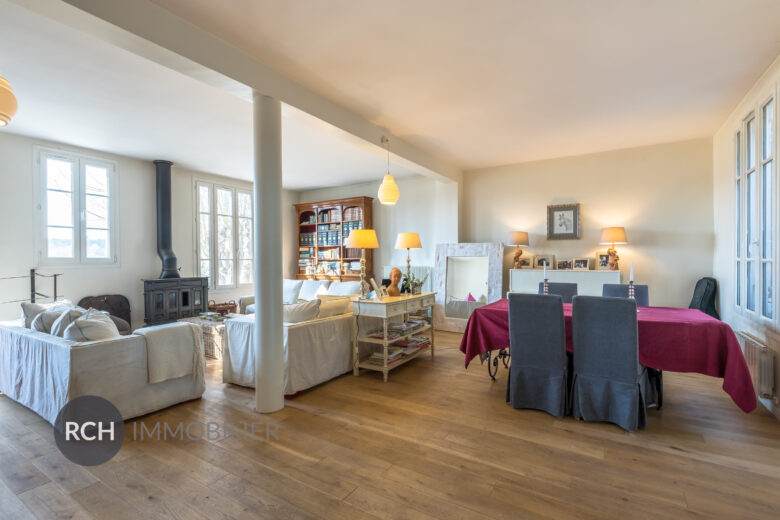 Photos du bien : Montfort-l’Amaury – Charmante maison des années 30 avec vue dégagée