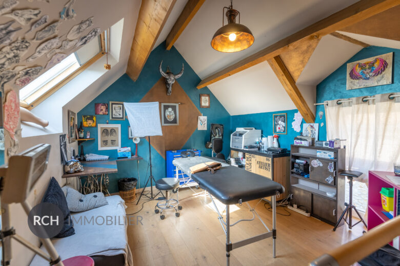 Photos du bien : Villiers-le-Mahieu – Exclusivité – Charmante maison ancienne avec dépendance